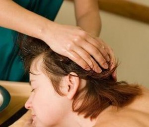 How-to-Stimulate-Hair-Growth-Massaging-Scalp